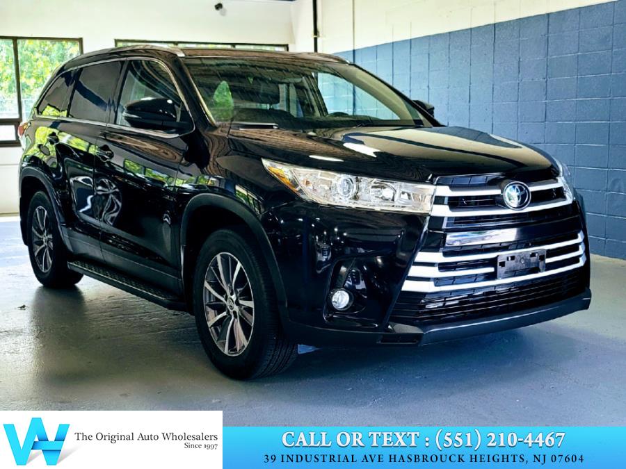 Used Toyota Highlander XLE V6 AWD (Natl) 2019 | AW Auto & Truck Wholesalers, Inc. Hasbrouck Heights, New Jersey