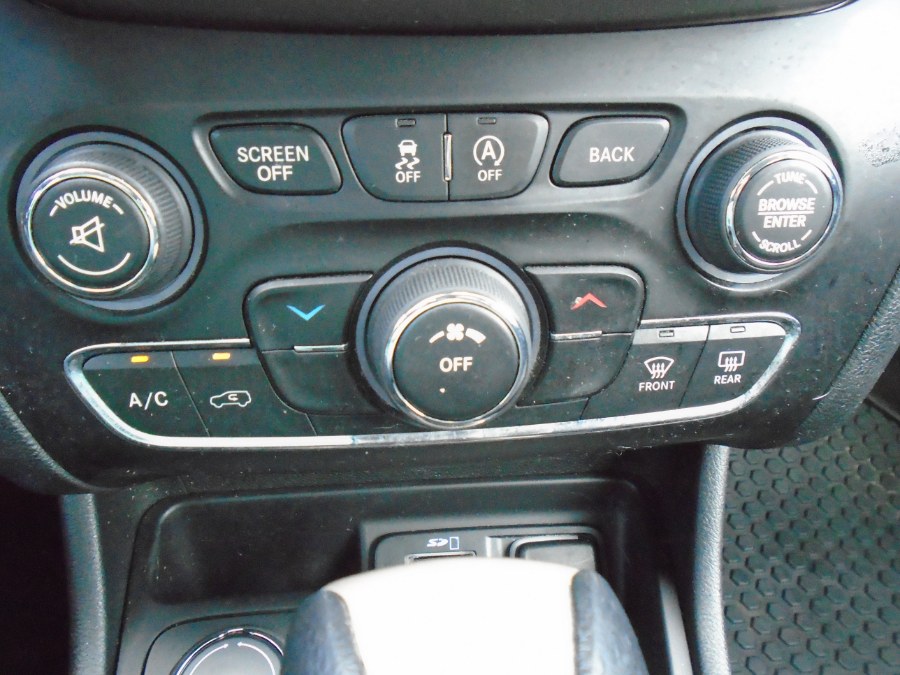 2015 Jeep Cherokee 4WD 4dr Latitude, available for sale in Waterbury, Connecticut | Jim Juliani Motors. Waterbury, Connecticut 2015 Jeep Cherokee 4WD 4dr Latitude, available for sale in Waterbury, Connecticut | Jim Juliani Motors. Waterbury, Connecticut