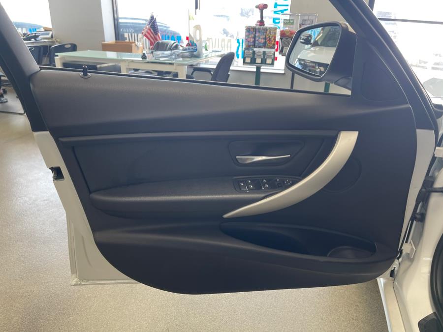 2018 BMW 3 Series 320i xDrive Sedan, available for sale in Inwood, New York | 5 Towns Drive. Inwood, New York 2018 BMW 3 Series 320i xDrive Sedan, available for sale in Inwood, New York | 5 Towns Drive. Inwood, New York