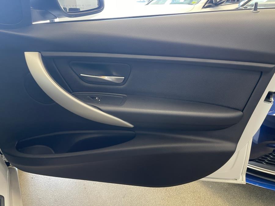 2018 BMW 3 Series 320i xDrive Sedan, available for sale in Inwood, New York | 5 Towns Drive. Inwood, New York 2018 BMW 3 Series 320i xDrive Sedan, available for sale in Inwood, New York | 5 Towns Drive. Inwood, New York