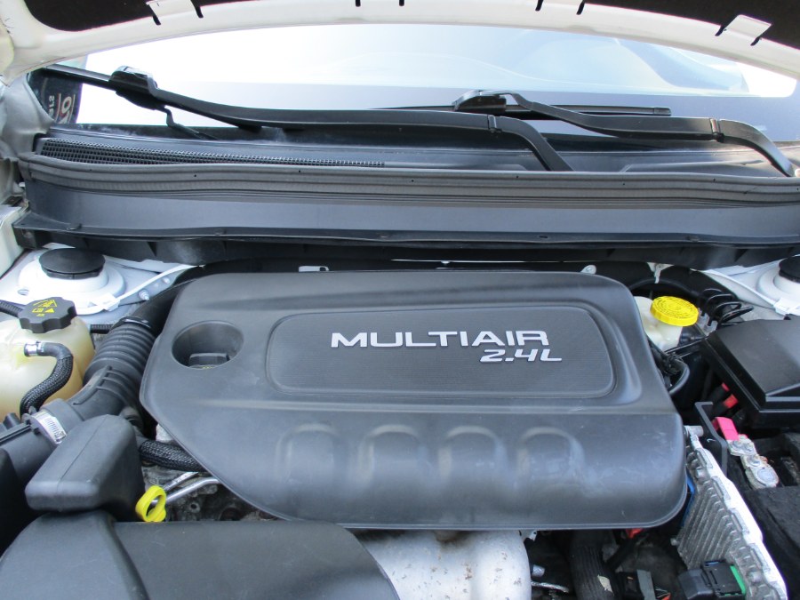 Used Jeep Cherokee 4WD 4dr Altitude *Ltd Avail* 2016 | Cos Central Auto. Meriden, Connecticut Used Jeep Cherokee 4WD 4dr Altitude *Ltd Avail* 2016 | Cos Central Auto. Meriden, Connecticut