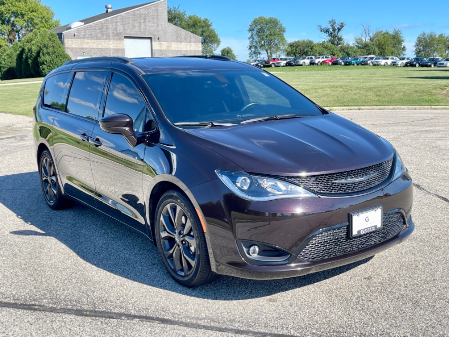 Used Chrysler Pacifica Touring Plus FWD 2018 | Geneva Motor Cars. Darien, Wisconsin Used Chrysler Pacifica Touring Plus FWD 2018 | Geneva Motor Cars. Darien, Wisconsin