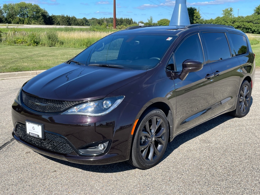 Used Chrysler Pacifica Touring Plus FWD 2018 | Geneva Motor Cars. Darien, Wisconsin Used Chrysler Pacifica Touring Plus FWD 2018 | Geneva Motor Cars. Darien, Wisconsin