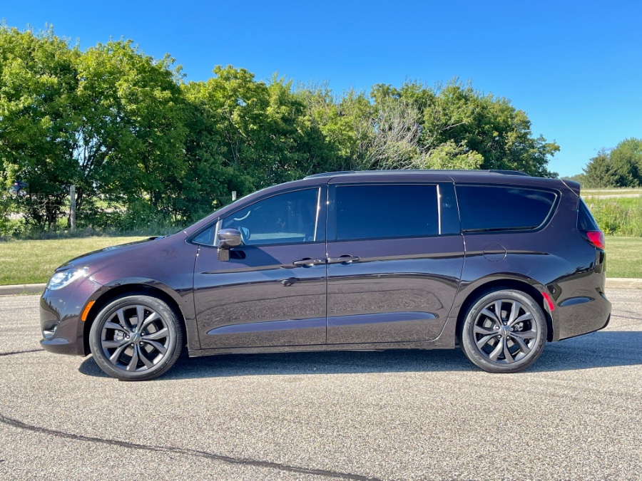 Used Chrysler Pacifica Touring Plus FWD 2018 | Geneva Motor Cars. Darien, Wisconsin Used Chrysler Pacifica Touring Plus FWD 2018 | Geneva Motor Cars. Darien, Wisconsin