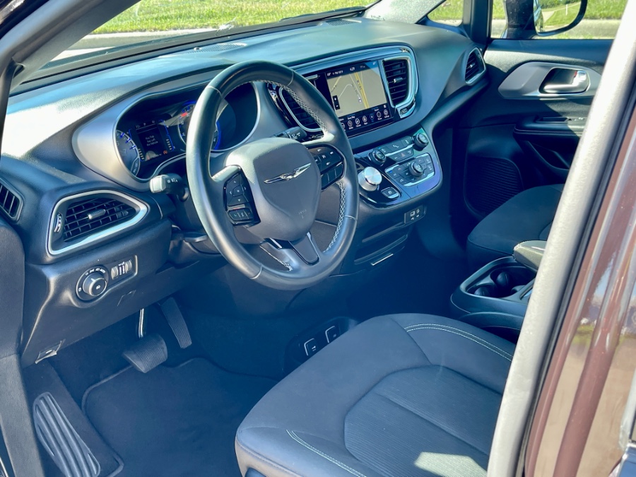 Used Chrysler Pacifica Touring Plus FWD 2018 | Geneva Motor Cars. Darien, Wisconsin Used Chrysler Pacifica Touring Plus FWD 2018 | Geneva Motor Cars. Darien, Wisconsin