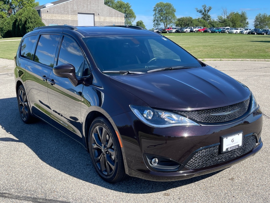 Used Chrysler Pacifica Touring Plus FWD 2018 | Geneva Motor Cars. Darien, Wisconsin Used Chrysler Pacifica Touring Plus FWD 2018 | Geneva Motor Cars. Darien, Wisconsin