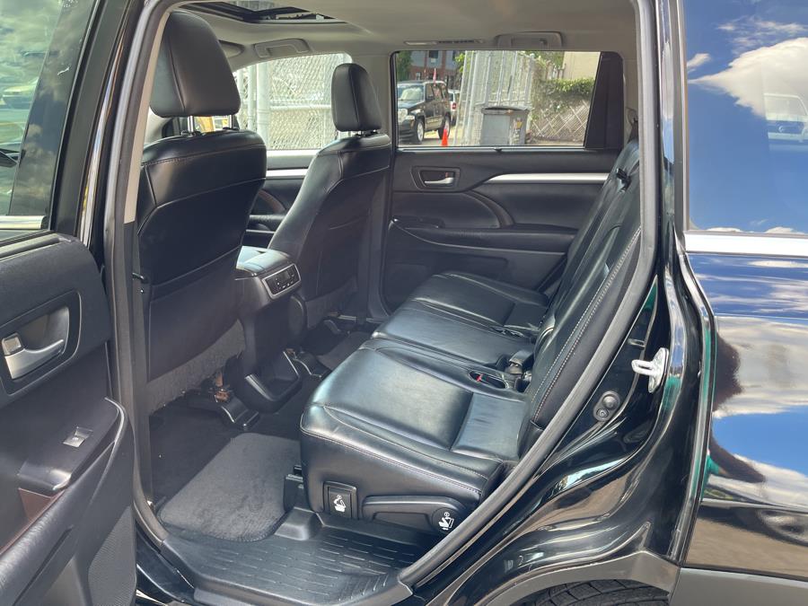 Used Toyota Highlander AWD 4dr V6 XLE (Natl) 2015 | New York Motors Group Solutions LLC. Bronx, New York Used Toyota Highlander AWD 4dr V6 XLE (Natl) 2015 | New York Motors Group Solutions LLC. Bronx, New York
