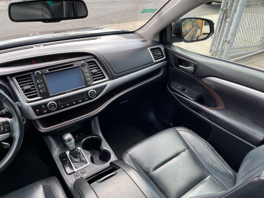 Used Toyota Highlander AWD 4dr V6 XLE (Natl) 2015 | New York Motors Group Solutions LLC. Bronx, New York Used Toyota Highlander AWD 4dr V6 XLE (Natl) 2015 | New York Motors Group Solutions LLC. Bronx, New York