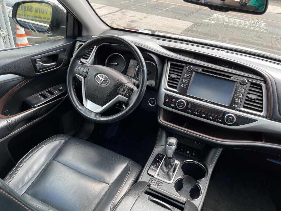 Used Toyota Highlander AWD 4dr V6 XLE (Natl) 2015 | New York Motors Group Solutions LLC. Bronx, New York Used Toyota Highlander AWD 4dr V6 XLE (Natl) 2015 | New York Motors Group Solutions LLC. Bronx, New York