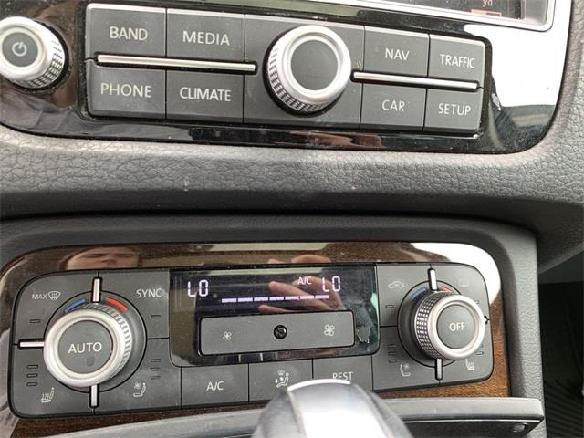 2016 Volkswagen Touareg VR6 FSI, available for sale in Stratford, Connecticut | Wiz Leasing Inc. Stratford, Connecticut 2016 Volkswagen Touareg VR6 FSI, available for sale in Stratford, Connecticut | Wiz Leasing Inc. Stratford, Connecticut