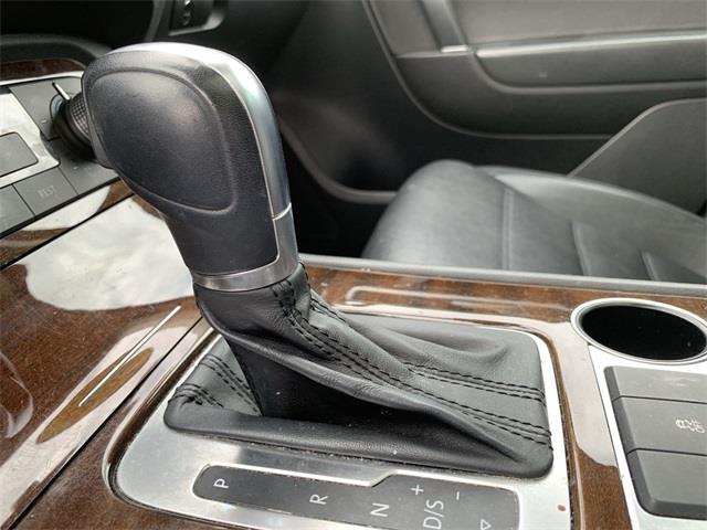2016 Volkswagen Touareg VR6 FSI, available for sale in Stratford, Connecticut | Wiz Leasing Inc. Stratford, Connecticut 2016 Volkswagen Touareg VR6 FSI, available for sale in Stratford, Connecticut | Wiz Leasing Inc. Stratford, Connecticut