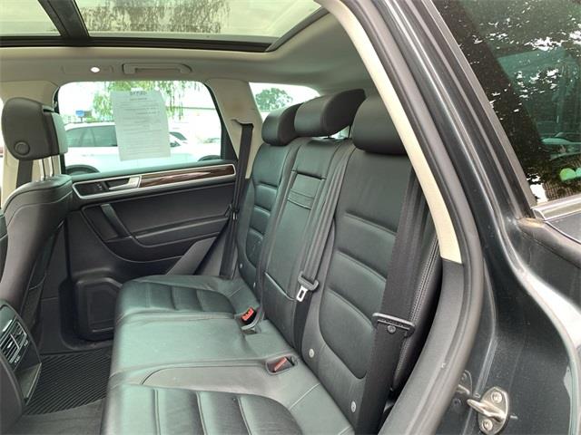 2016 Volkswagen Touareg VR6 FSI, available for sale in Stratford, Connecticut | Wiz Leasing Inc. Stratford, Connecticut 2016 Volkswagen Touareg VR6 FSI, available for sale in Stratford, Connecticut | Wiz Leasing Inc. Stratford, Connecticut