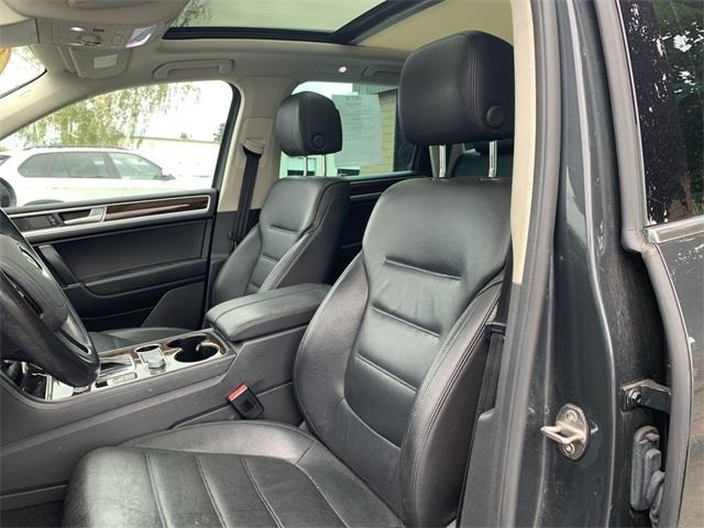 2016 Volkswagen Touareg VR6 FSI, available for sale in Stratford, Connecticut | Wiz Leasing Inc. Stratford, Connecticut 2016 Volkswagen Touareg VR6 FSI, available for sale in Stratford, Connecticut | Wiz Leasing Inc. Stratford, Connecticut