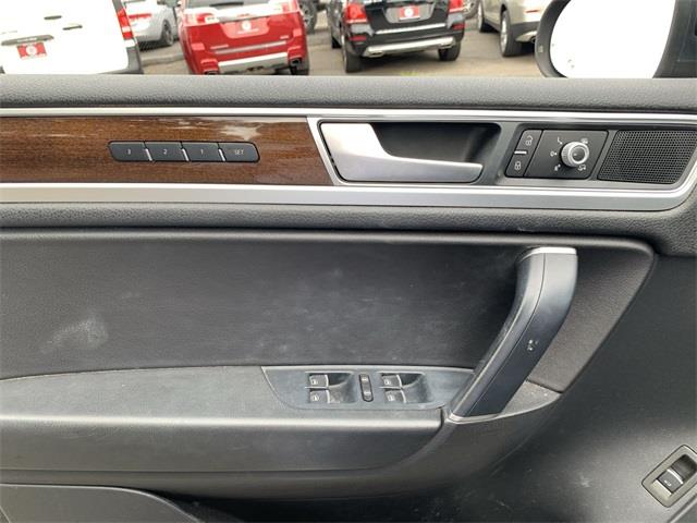 2016 Volkswagen Touareg VR6 FSI, available for sale in Stratford, Connecticut | Wiz Leasing Inc. Stratford, Connecticut 2016 Volkswagen Touareg VR6 FSI, available for sale in Stratford, Connecticut | Wiz Leasing Inc. Stratford, Connecticut