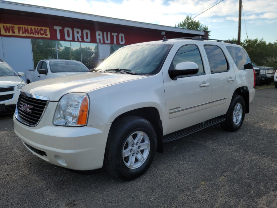 2011 GMC Yukon 4WD 4dr 1500 SLT Leather & Sunroof+Navi LOADED, available for sale in East Windsor, Connecticut | Toro Auto. East Windsor, Connecticut