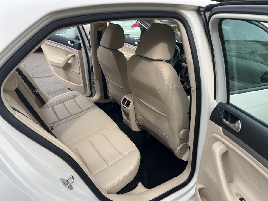 2010 Volkswagen Jetta Sedan 4dr Auto Limited PZEV, available for sale in South Windsor , Connecticut | Ful-line Auto LLC. South Windsor , Connecticut 2010 Volkswagen Jetta Sedan 4dr Auto Limited PZEV, available for sale in South Windsor , Connecticut | Ful-line Auto LLC. South Windsor , Connecticut