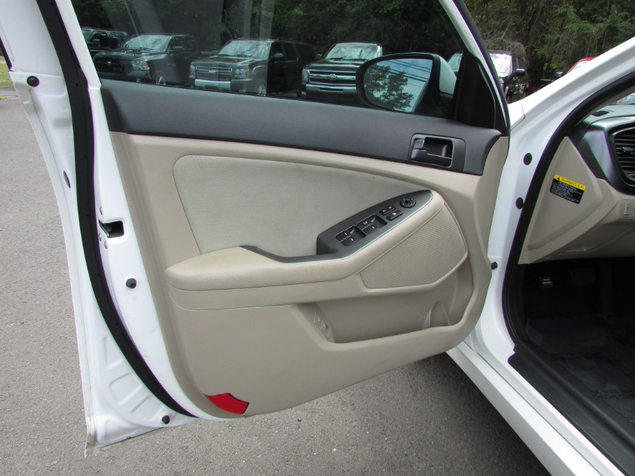 Used Kia Optima 4dr Sdn LX 2013 | United Auto Sales of E Windsor, Inc. East Windsor, Connecticut Used Kia Optima 4dr Sdn LX 2013 | United Auto Sales of E Windsor, Inc. East Windsor, Connecticut