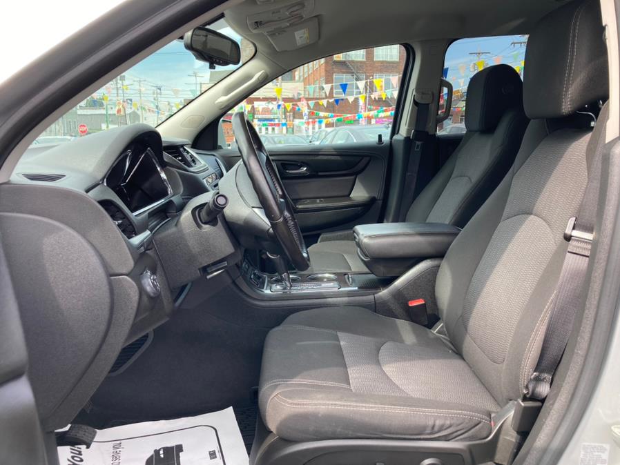 Used Chevrolet Traverse AWD 4dr LT w/1LT 2017 | Affordable Motors Inc. Bridgeport, Connecticut Used Chevrolet Traverse AWD 4dr LT w/1LT 2017 | Affordable Motors Inc. Bridgeport, Connecticut