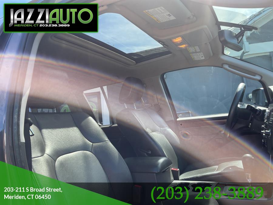 Used Nissan Pathfinder 4WD 4dr V6 Silver 2011 | Jazzi Auto Sales LLC. Meriden, Connecticut Used Nissan Pathfinder 4WD 4dr V6 Silver 2011 | Jazzi Auto Sales LLC. Meriden, Connecticut