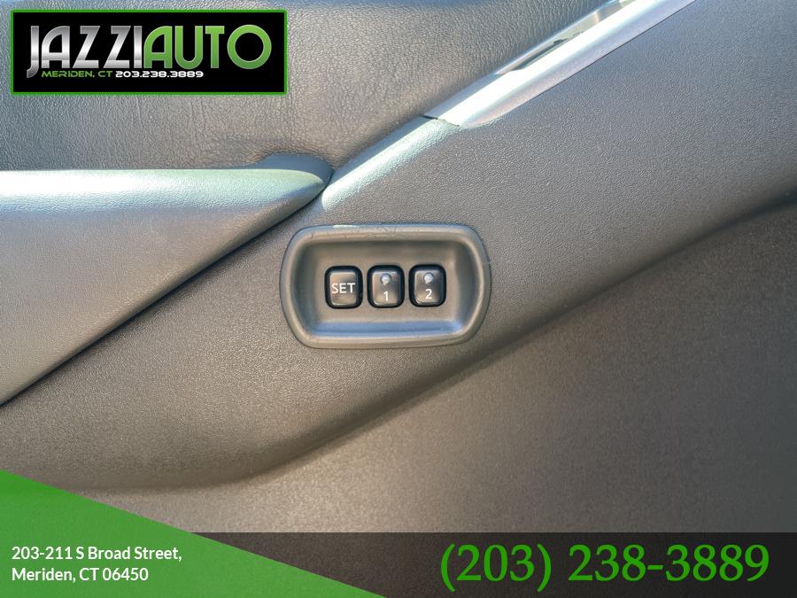 Used Nissan Pathfinder 4WD 4dr V6 Silver 2011 | Jazzi Auto Sales LLC. Meriden, Connecticut Used Nissan Pathfinder 4WD 4dr V6 Silver 2011 | Jazzi Auto Sales LLC. Meriden, Connecticut