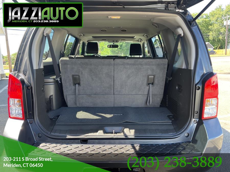 Used Nissan Pathfinder 4WD 4dr V6 Silver 2011 | Jazzi Auto Sales LLC. Meriden, Connecticut Used Nissan Pathfinder 4WD 4dr V6 Silver 2011 | Jazzi Auto Sales LLC. Meriden, Connecticut