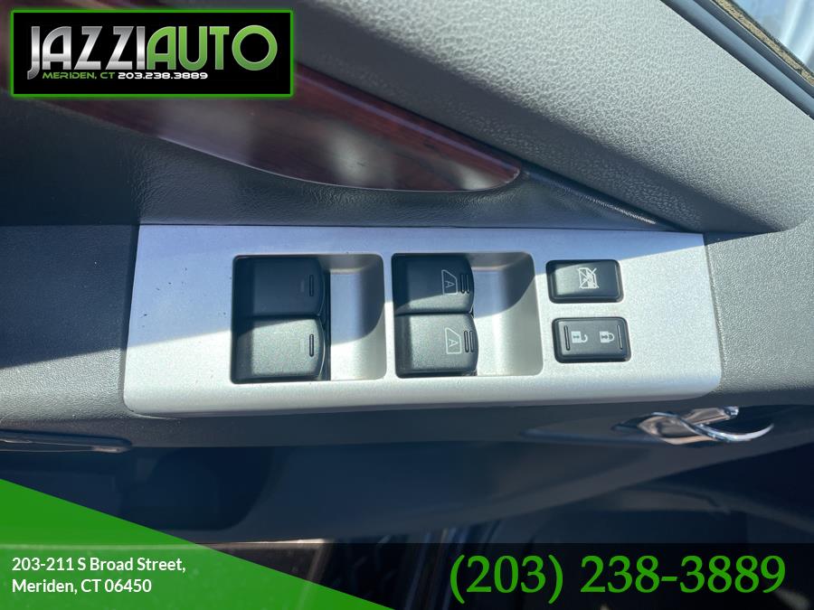 Used Nissan Pathfinder 4WD 4dr V6 Silver 2011 | Jazzi Auto Sales LLC. Meriden, Connecticut Used Nissan Pathfinder 4WD 4dr V6 Silver 2011 | Jazzi Auto Sales LLC. Meriden, Connecticut