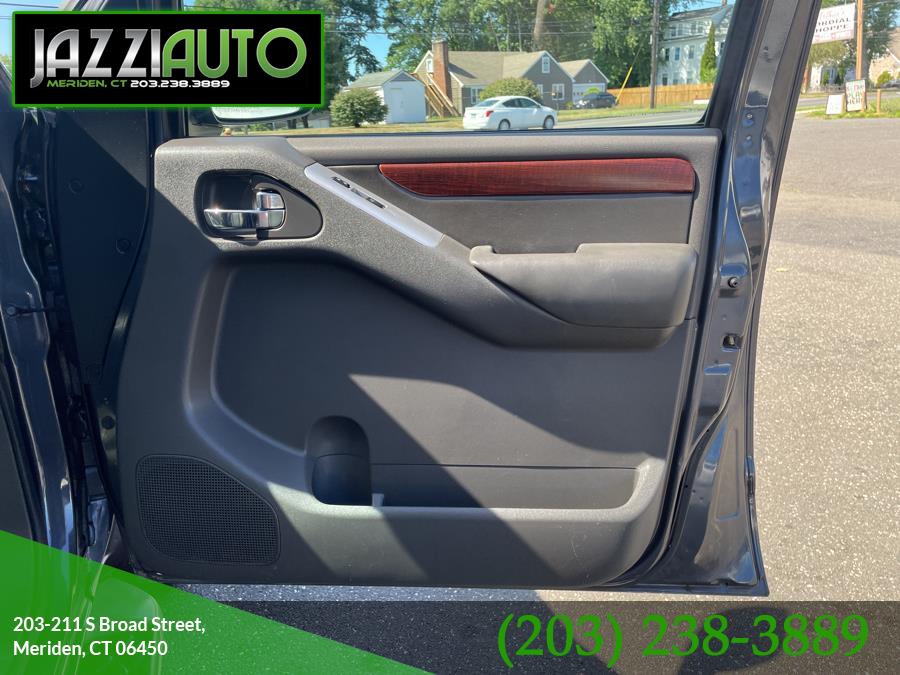 Used Nissan Pathfinder 4WD 4dr V6 Silver 2011 | Jazzi Auto Sales LLC. Meriden, Connecticut Used Nissan Pathfinder 4WD 4dr V6 Silver 2011 | Jazzi Auto Sales LLC. Meriden, Connecticut