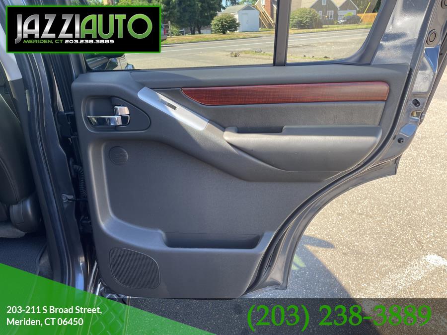Used Nissan Pathfinder 4WD 4dr V6 Silver 2011 | Jazzi Auto Sales LLC. Meriden, Connecticut Used Nissan Pathfinder 4WD 4dr V6 Silver 2011 | Jazzi Auto Sales LLC. Meriden, Connecticut