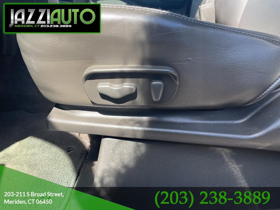 Used Nissan Pathfinder 4WD 4dr V6 Silver 2011 | Jazzi Auto Sales LLC. Meriden, Connecticut Used Nissan Pathfinder 4WD 4dr V6 Silver 2011 | Jazzi Auto Sales LLC. Meriden, Connecticut
