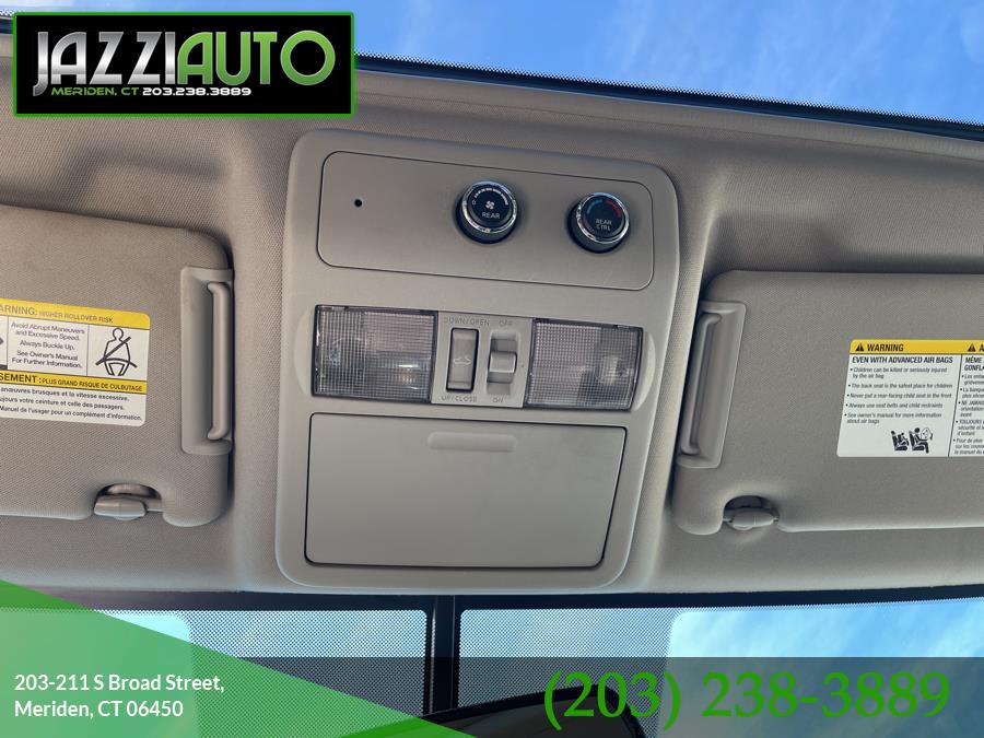 Used Nissan Pathfinder 4WD 4dr V6 Silver 2011 | Jazzi Auto Sales LLC. Meriden, Connecticut Used Nissan Pathfinder 4WD 4dr V6 Silver 2011 | Jazzi Auto Sales LLC. Meriden, Connecticut