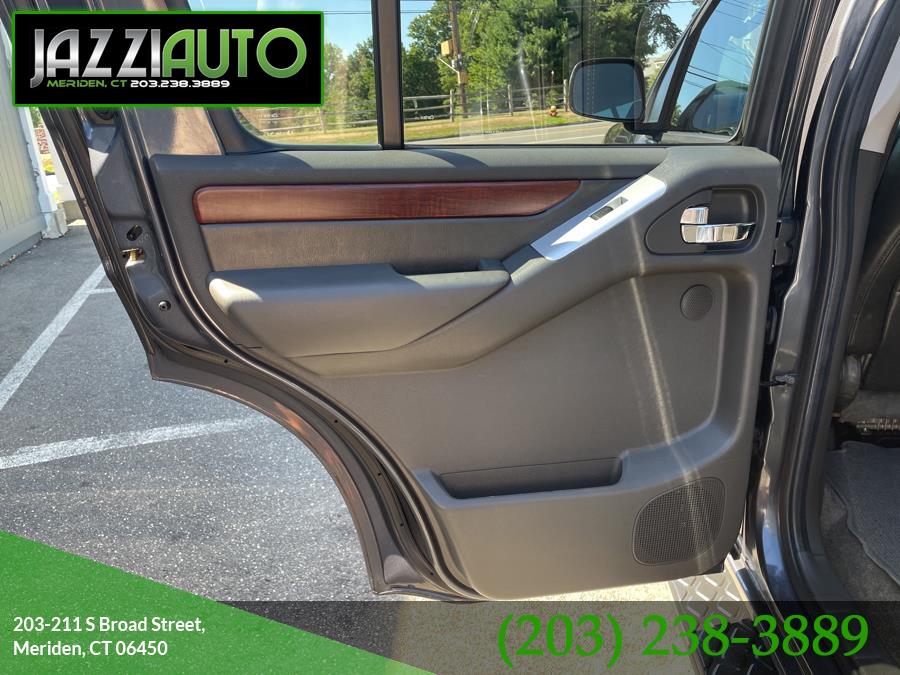 Used Nissan Pathfinder 4WD 4dr V6 Silver 2011 | Jazzi Auto Sales LLC. Meriden, Connecticut Used Nissan Pathfinder 4WD 4dr V6 Silver 2011 | Jazzi Auto Sales LLC. Meriden, Connecticut
