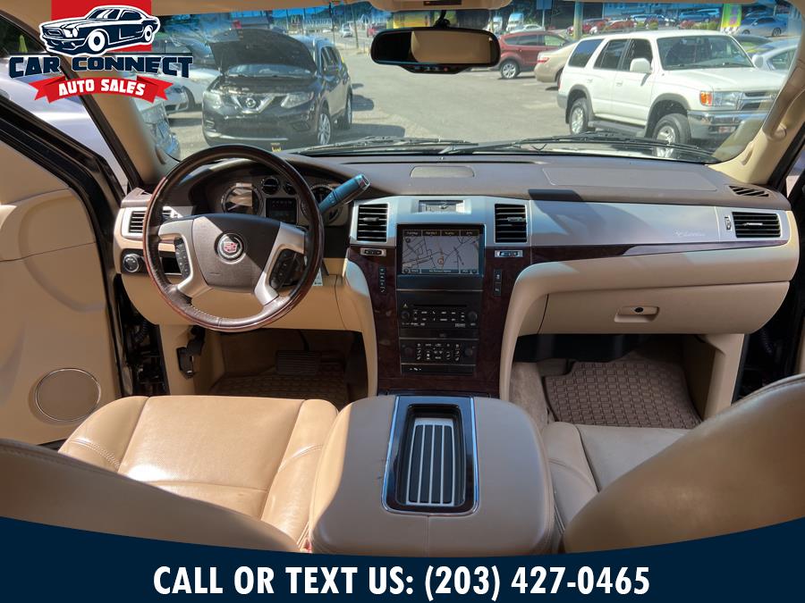 Used Cadillac Escalade ESV AWD 4dr Luxury 2013 | Car Connect Auto Sales LLC. Waterbury, Connecticut