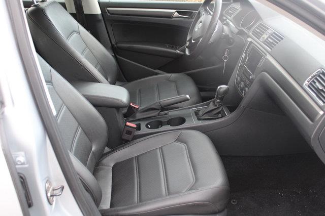 2017 Volkswagen Passat R-Line w/Comfort Pkg, available for sale in Elmont, New York | NY Luxury Motors. Elmont, New York 2017 Volkswagen Passat R-Line w/Comfort Pkg, available for sale in Elmont, New York | NY Luxury Motors. Elmont, New York