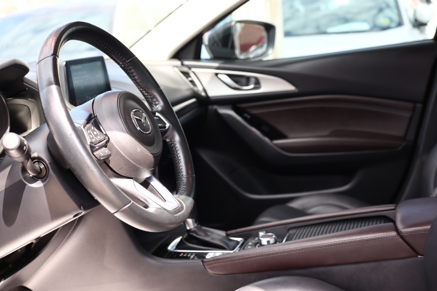 Used Mazda Mazda3 4-Door Touring Auto 2018 | Hillside Auto Mall Inc.. Jamaica, New York Used Mazda Mazda3 4-Door Touring Auto 2018 | Hillside Auto Mall Inc.. Jamaica, New York