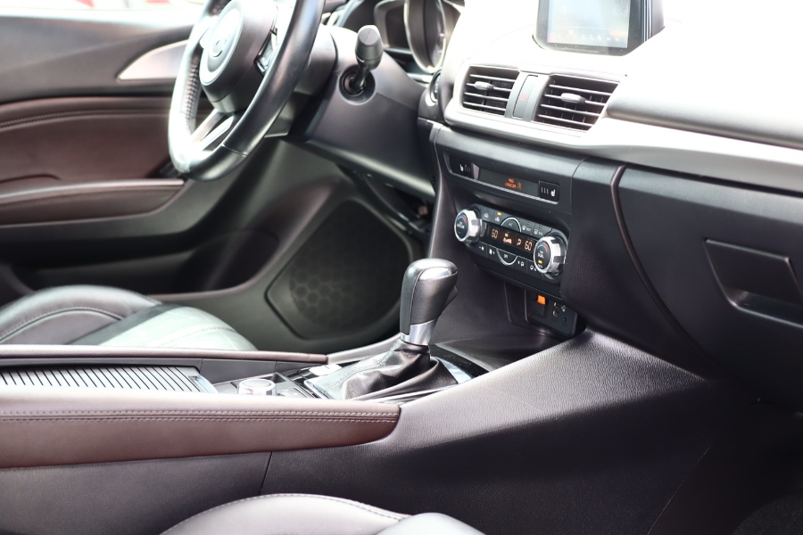 Used Mazda Mazda3 4-Door Touring Auto 2018 | Hillside Auto Mall Inc.. Jamaica, New York Used Mazda Mazda3 4-Door Touring Auto 2018 | Hillside Auto Mall Inc.. Jamaica, New York