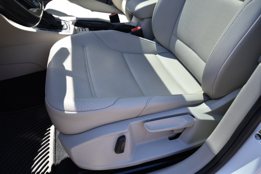 Used Volkswagen Golf 1.8T 4-Door SEL Auto 2017 | Highline Car Connection. Waterbury, Connecticut Used Volkswagen Golf 1.8T 4-Door SEL Auto 2017 | Highline Car Connection. Waterbury, Connecticut