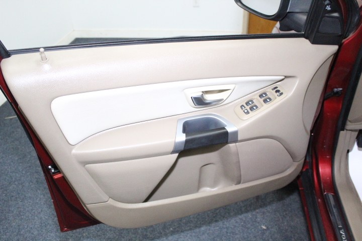 2013 Volvo XC90 AWD 4dr Platinum, available for sale in Plainville, Connecticut | New England Auto Sales LLC. Plainville, Connecticut 2013 Volvo XC90 AWD 4dr Platinum, available for sale in Plainville, Connecticut | New England Auto Sales LLC. Plainville, Connecticut