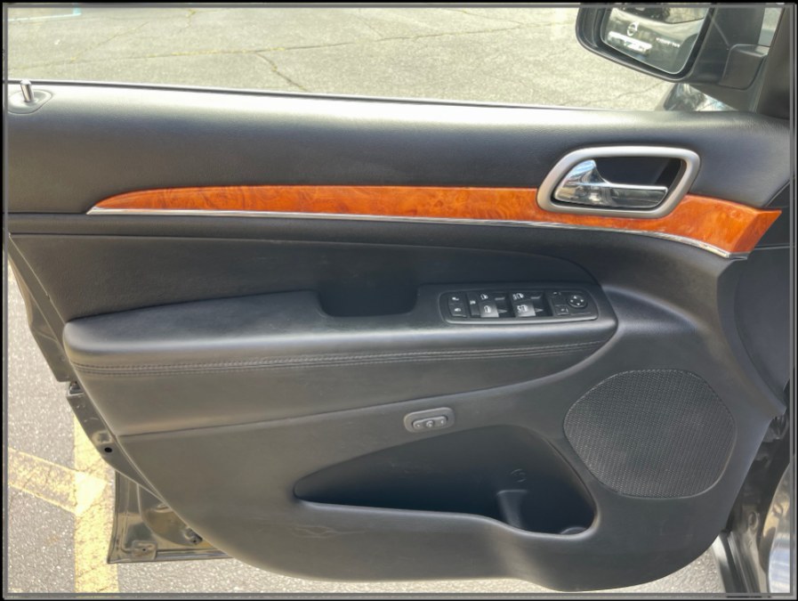 2011 Jeep Grand Cherokee 4WD 4dr Overland, available for sale in Huntington Station, New York | My Auto Inc.. Huntington Station, New York 2011 Jeep Grand Cherokee 4WD 4dr Overland, available for sale in Huntington Station, New York | My Auto Inc.. Huntington Station, New York