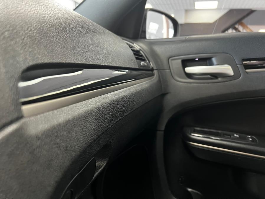Used Chrysler 300 4dr Sdn 300S AWD 2016 | Power Motors East. Massapequa Park, New York Used Chrysler 300 4dr Sdn 300S AWD 2016 | Power Motors East. Massapequa Park, New York