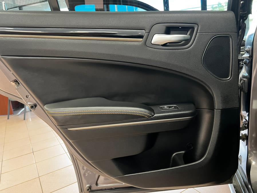 Used Chrysler 300 4dr Sdn 300S AWD 2016 | Power Motors East. Massapequa Park, New York Used Chrysler 300 4dr Sdn 300S AWD 2016 | Power Motors East. Massapequa Park, New York