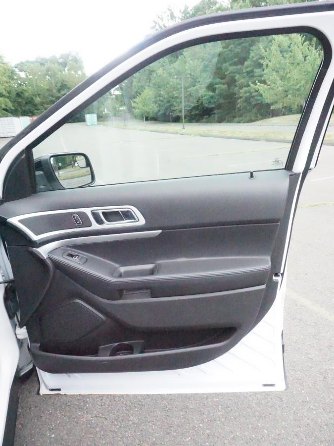 2014 Ford Explorer 4WD 4dr XLT, available for sale in New Britain, Connecticut | Supreme Automotive. New Britain, Connecticut 2014 Ford Explorer 4WD 4dr XLT, available for sale in New Britain, Connecticut | Supreme Automotive. New Britain, Connecticut