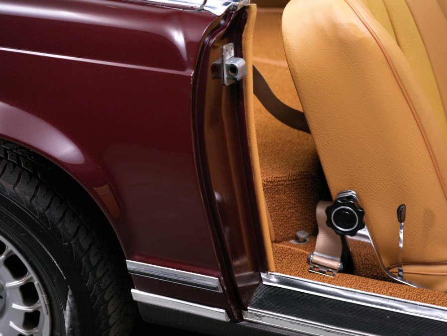 Used Mercedes-Benz 250 SL 2 Door Convertible 1967 | Meccanic Shop North Inc. North Salem, New York Used Mercedes-Benz 250 SL 2 Door Convertible 1967 | Meccanic Shop North Inc. North Salem, New York