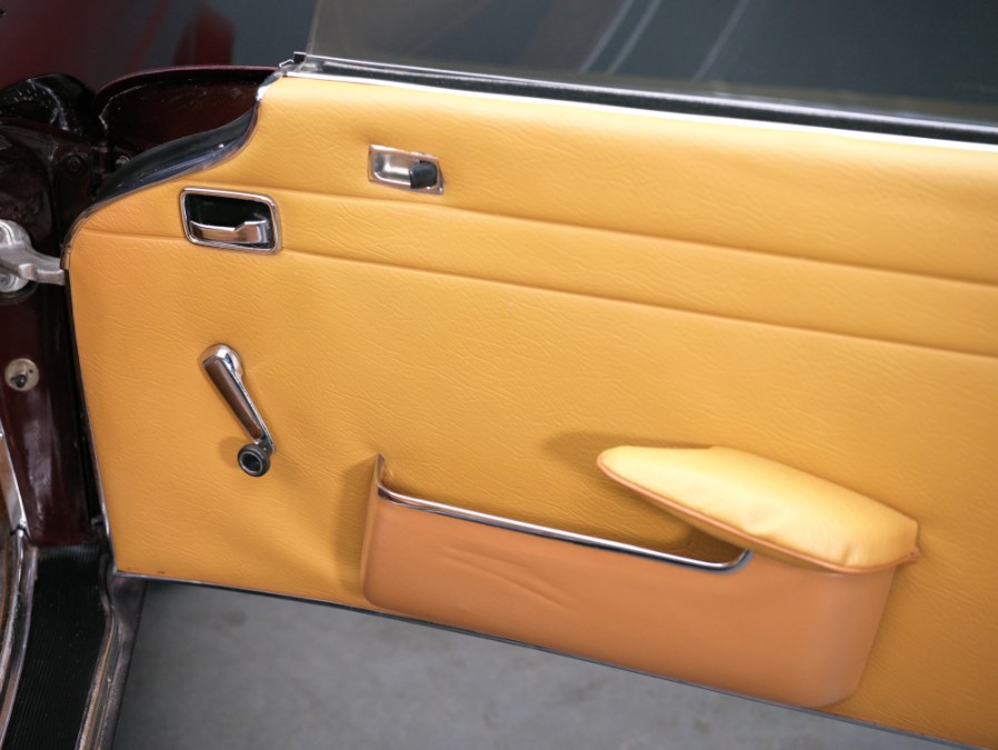 Used Mercedes-Benz 250 SL 2 Door Convertible 1967 | Meccanic Shop North Inc. North Salem, New York Used Mercedes-Benz 250 SL 2 Door Convertible 1967 | Meccanic Shop North Inc. North Salem, New York
