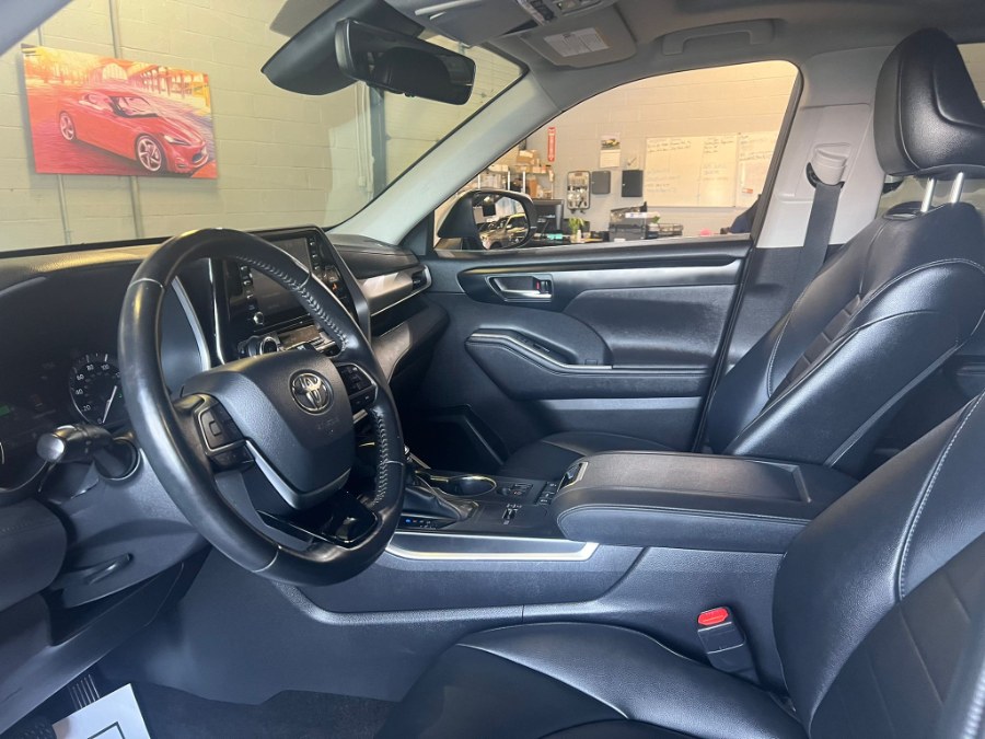 Used Toyota Highlander XLE FWD (Natl) 2020 | Inman Motors Sales. Medford, Massachusetts Used Toyota Highlander XLE FWD (Natl) 2020 | Inman Motors Sales. Medford, Massachusetts