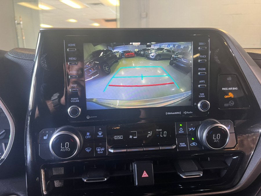 Used Toyota Highlander XLE FWD (Natl) 2020 | Inman Motors Sales. Medford, Massachusetts Used Toyota Highlander XLE FWD (Natl) 2020 | Inman Motors Sales. Medford, Massachusetts