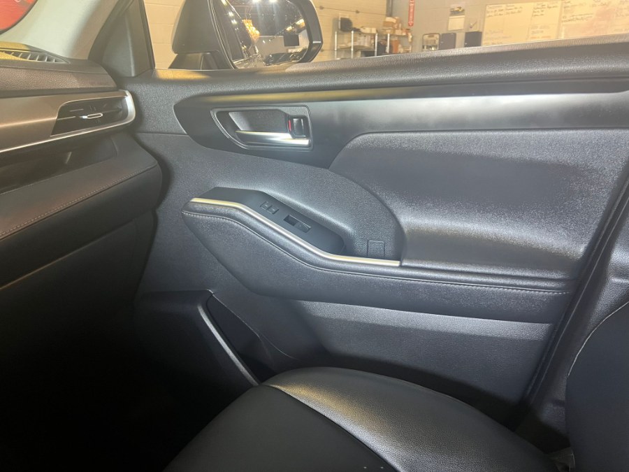 Used Toyota Highlander XLE FWD (Natl) 2020 | Inman Motors Sales. Medford, Massachusetts Used Toyota Highlander XLE FWD (Natl) 2020 | Inman Motors Sales. Medford, Massachusetts