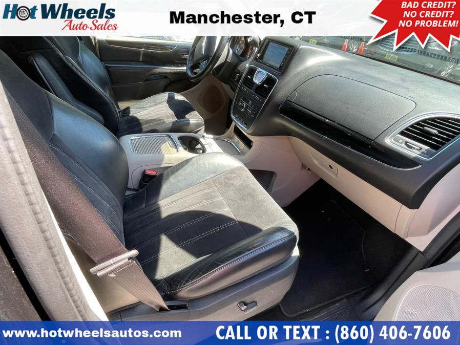 Used Chrysler Town & Country 4dr Wgn Limited 2016 | Hot Wheels Auto Sales LLC. Manchester, Connecticut Used Chrysler Town & Country 4dr Wgn Limited 2016 | Hot Wheels Auto Sales LLC. Manchester, Connecticut