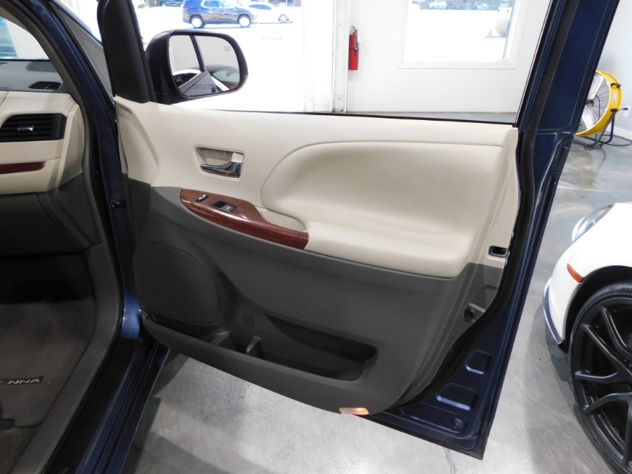 Used Toyota Sienna 5dr 8-Pass Van V6 XLE FWD (Natl) 2014 | Auto Gallery. Lodi, New Jersey Used Toyota Sienna 5dr 8-Pass Van V6 XLE FWD (Natl) 2014 | Auto Gallery. Lodi, New Jersey
