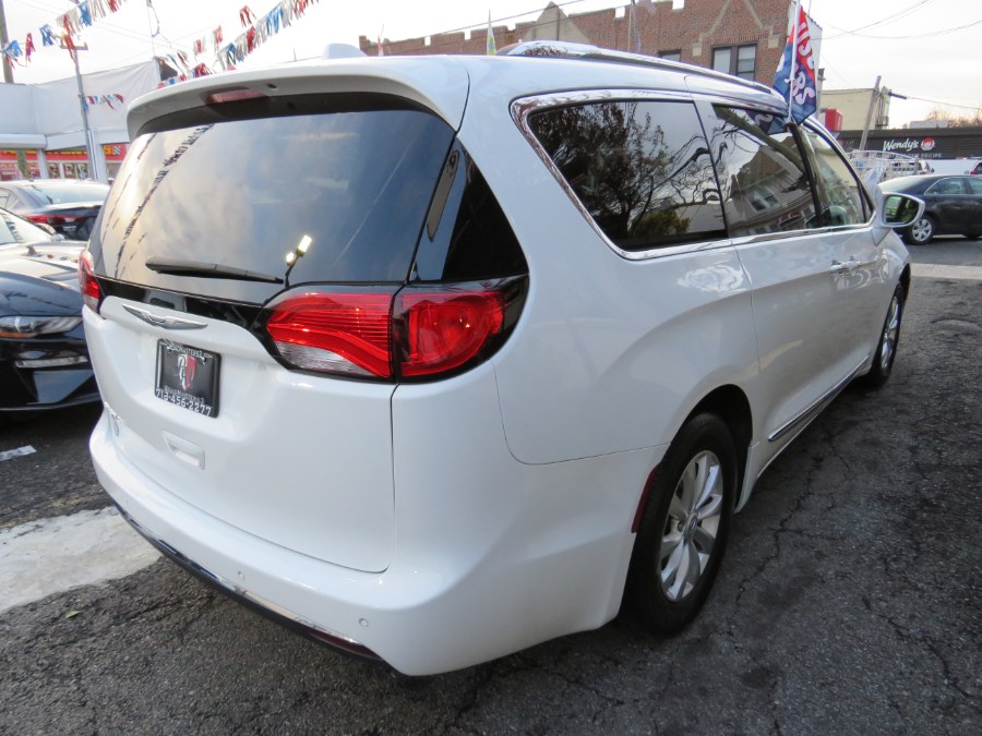 Used Chrysler Pacifica Touring L 8 Passenger 2019 | Road Masters II INC. Middle Village, New York Used Chrysler Pacifica Touring L 8 Passenger 2019 | Road Masters II INC. Middle Village, New York