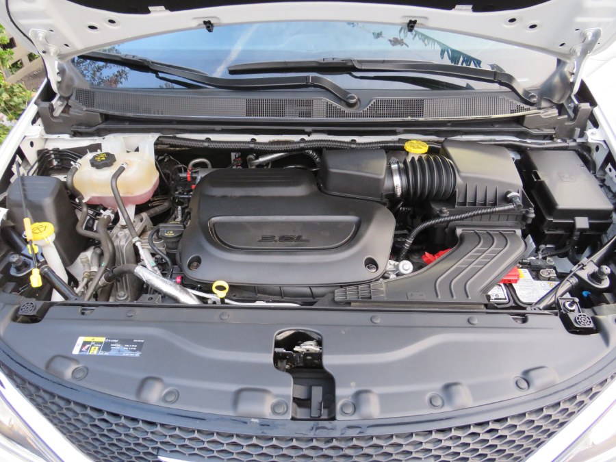 Used Chrysler Pacifica Touring L 8 Passenger 2019 | Road Masters II INC. Middle Village, New York Used Chrysler Pacifica Touring L 8 Passenger 2019 | Road Masters II INC. Middle Village, New York